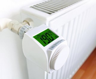 Intelligente Thermostate an Heizkörpern helfen Energie sparen.