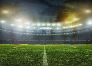 Starke Beleuchtung eines Fußballstadions Starke Beleuchtung eines Fußballstadions